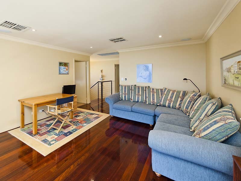 4 Starfire Close, Halls Head WA 6210