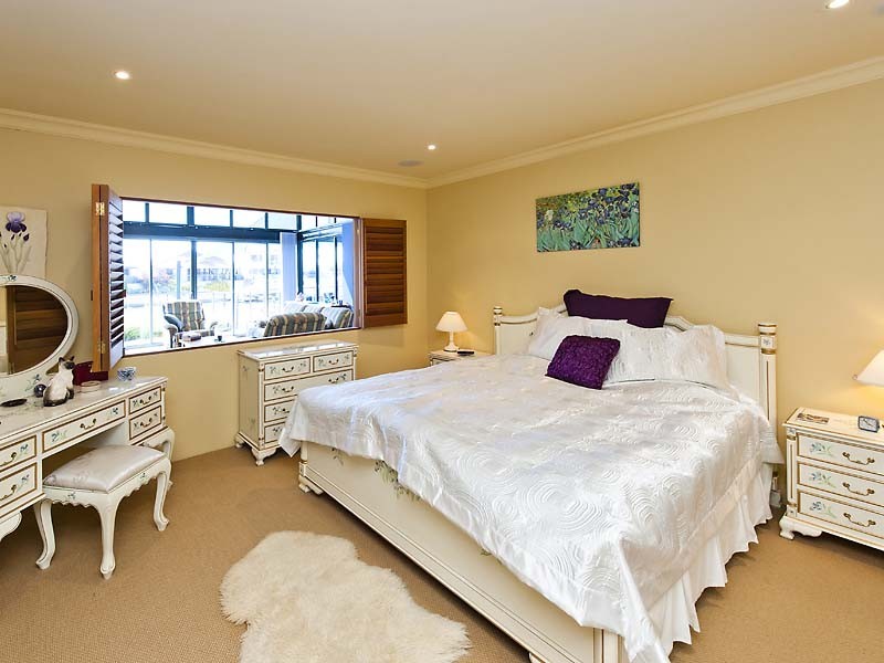 4 Starfire Close, Halls Head WA 6210