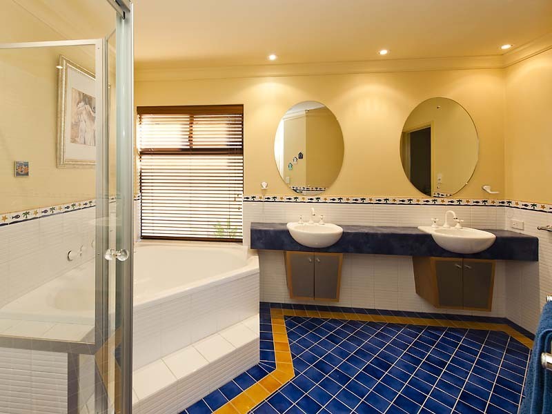 4 Starfire Close, Halls Head WA 6210