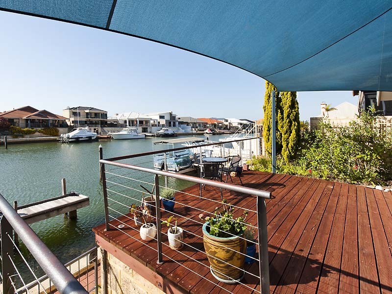 4 Starfire Close, Halls Head WA 6210