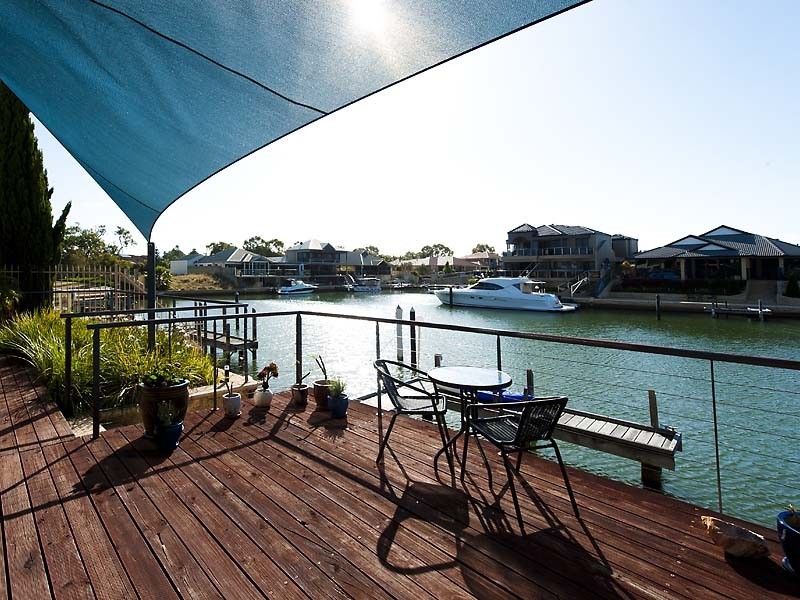 4 Starfire Close, Halls Head WA 6210