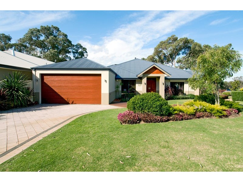 12 Nullewa Parkway, Lakelands WA 6180