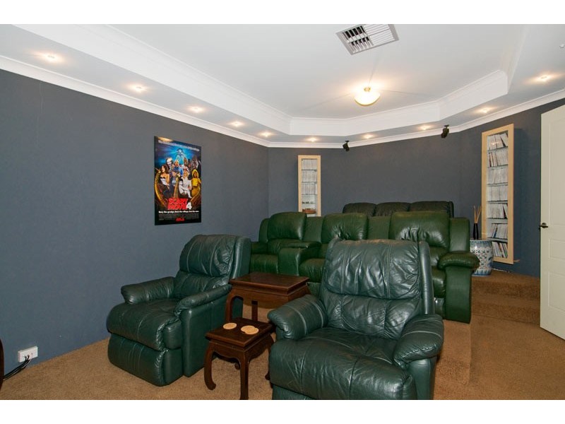 12 Nullewa Parkway, Lakelands WA 6180