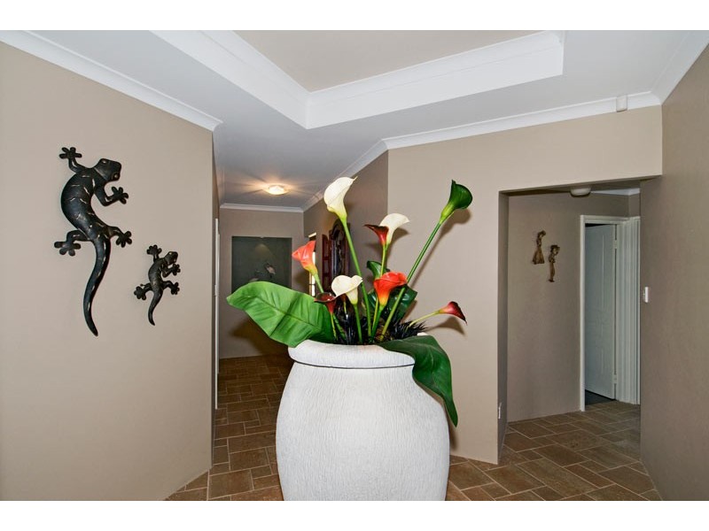 12 Nullewa Parkway, Lakelands WA 6180