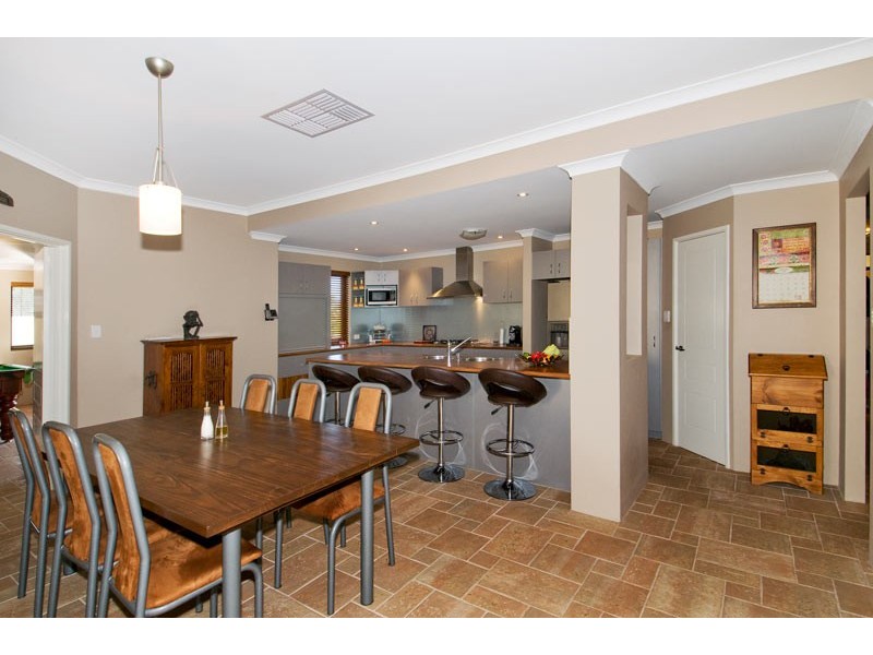 12 Nullewa Parkway, Lakelands WA 6180