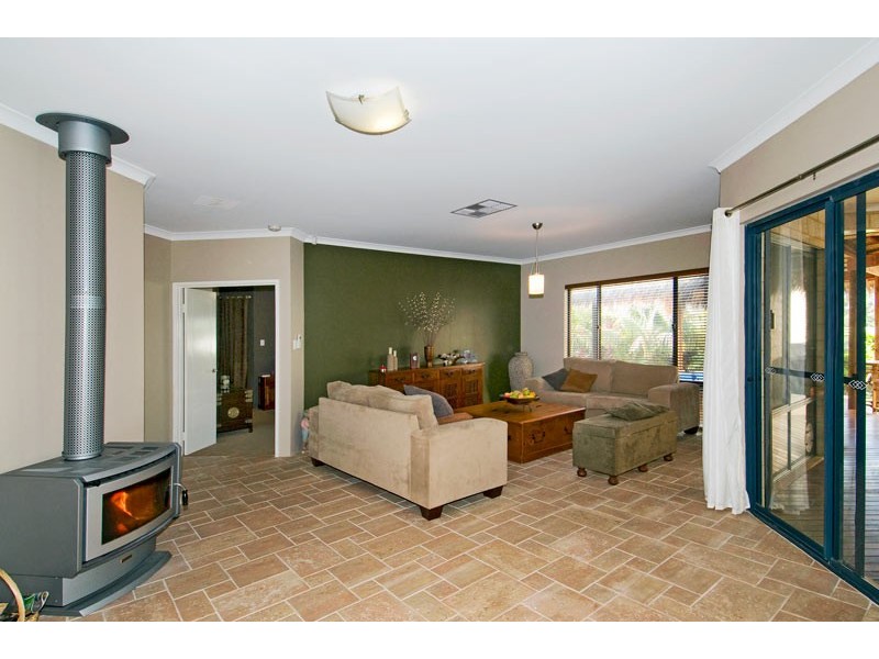 12 Nullewa Parkway, Lakelands WA 6180