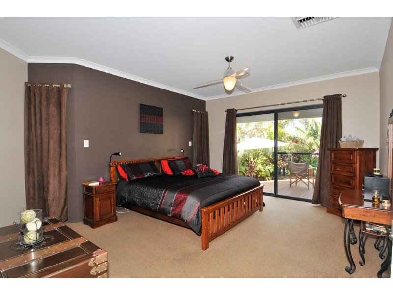 12 Nullewa Parkway, Lakelands WA 6180