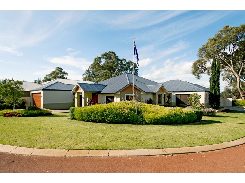 12 Nullewa Parkway, Lakelands WA 6180