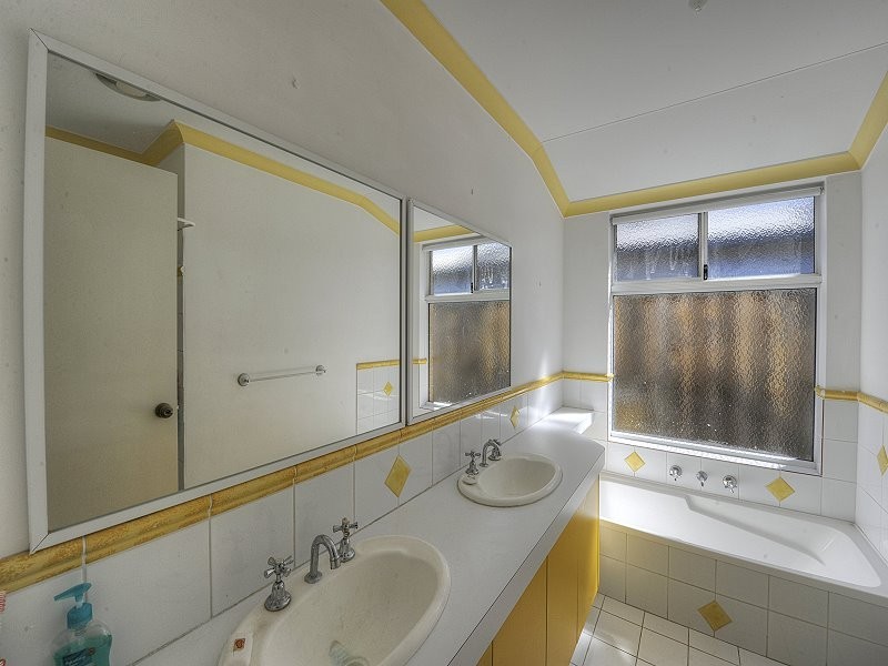 25 Bethel Corner, Halls Head WA 6210