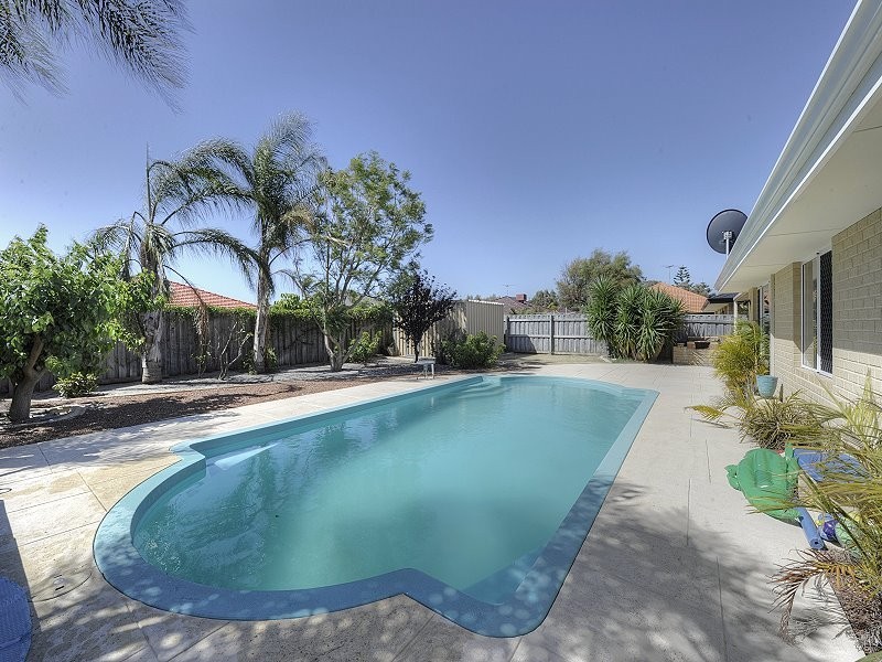 25 Bethel Corner, Halls Head WA 6210