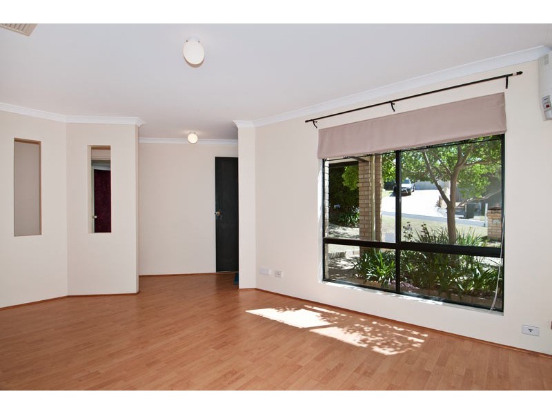 16 Lambourne Place, Halls Head WA 6210