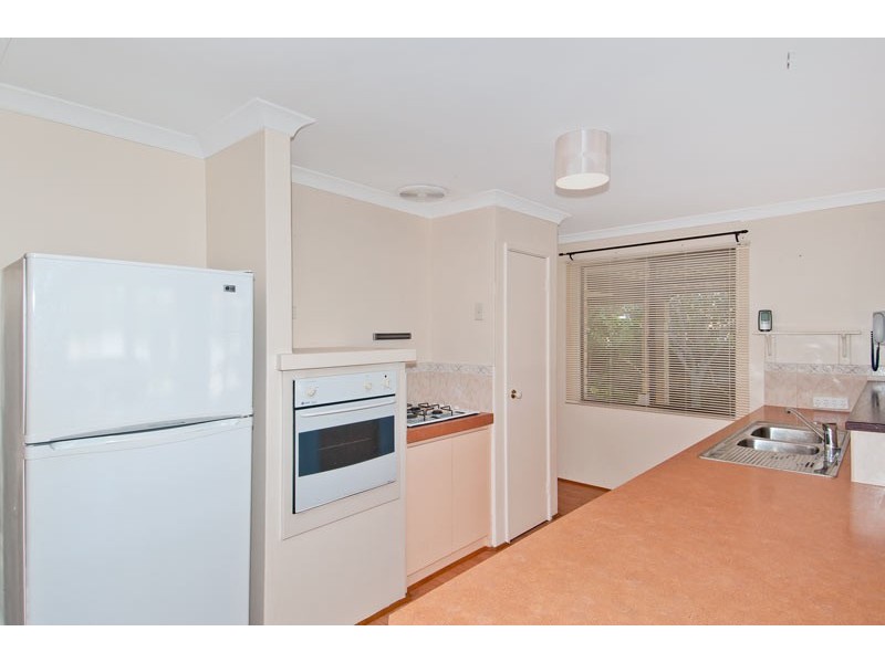 16 Lambourne Place, Halls Head WA 6210