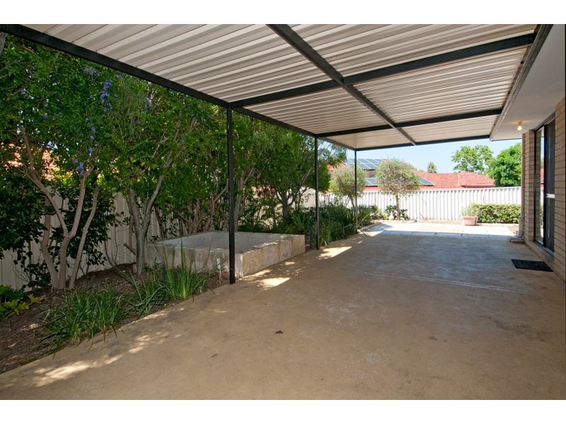 16 Lambourne Place, Halls Head WA 6210