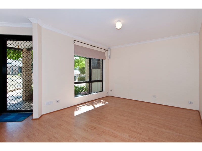 16 Lambourne Place, Halls Head WA 6210