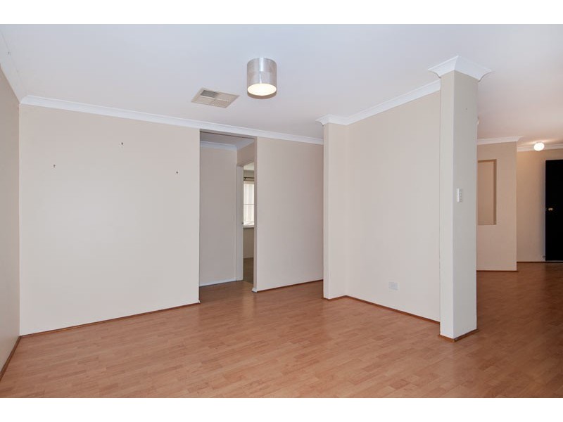16 Lambourne Place, Halls Head WA 6210