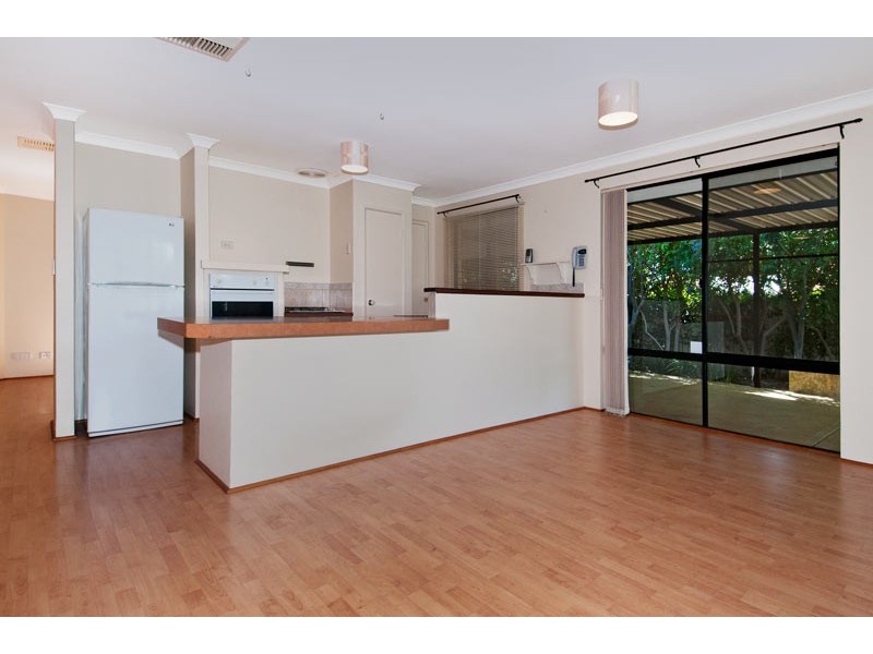16 Lambourne Place, Halls Head WA 6210