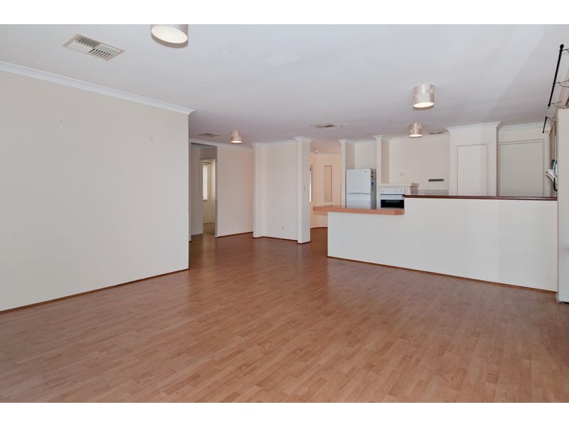 16 Lambourne Place, Halls Head WA 6210