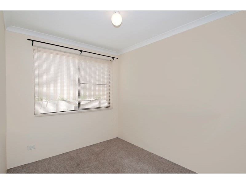 16 Lambourne Place, Halls Head WA 6210