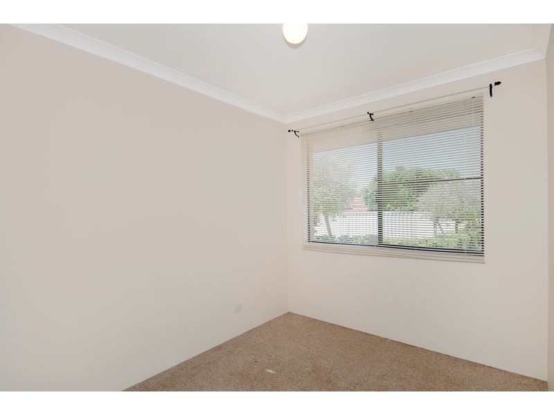 16 Lambourne Place, Halls Head WA 6210