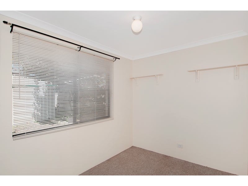 16 Lambourne Place, Halls Head WA 6210