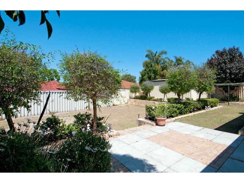 16 Lambourne Place, Halls Head WA 6210
