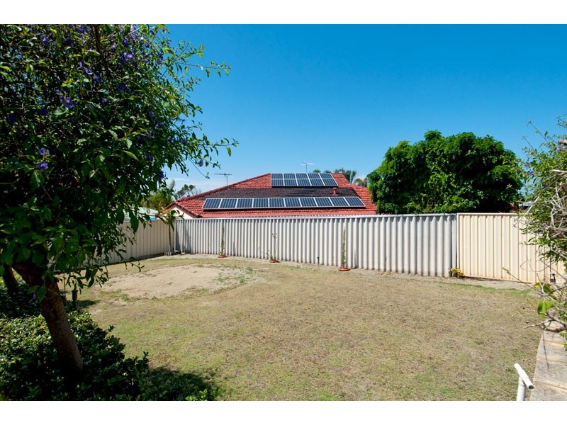 16 Lambourne Place, Halls Head WA 6210