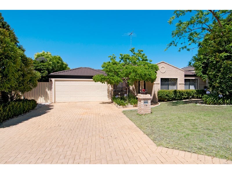 16 Lambourne Place, Halls Head WA 6210