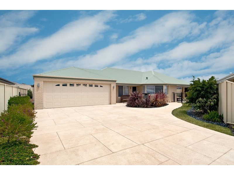 6 Dyer Lane, Lakelands WA 6180