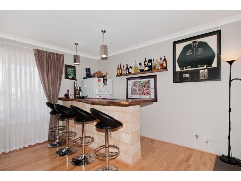 6 Dyer Lane, Lakelands WA 6180