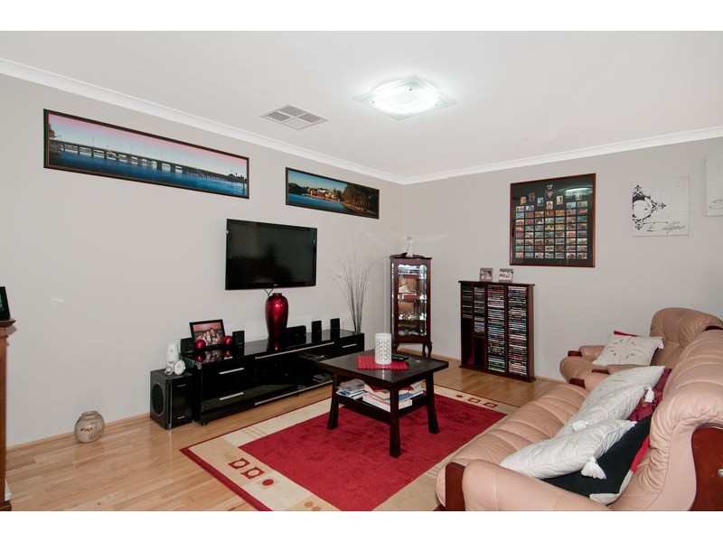 6 Dyer Lane, Lakelands WA 6180