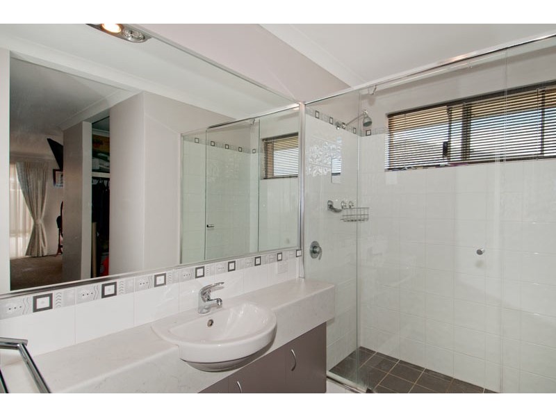 6 Dyer Lane, Lakelands WA 6180