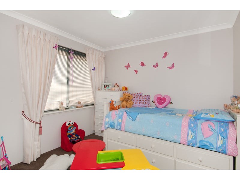 6 Dyer Lane, Lakelands WA 6180