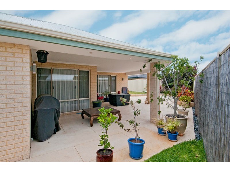 6 Dyer Lane, Lakelands WA 6180