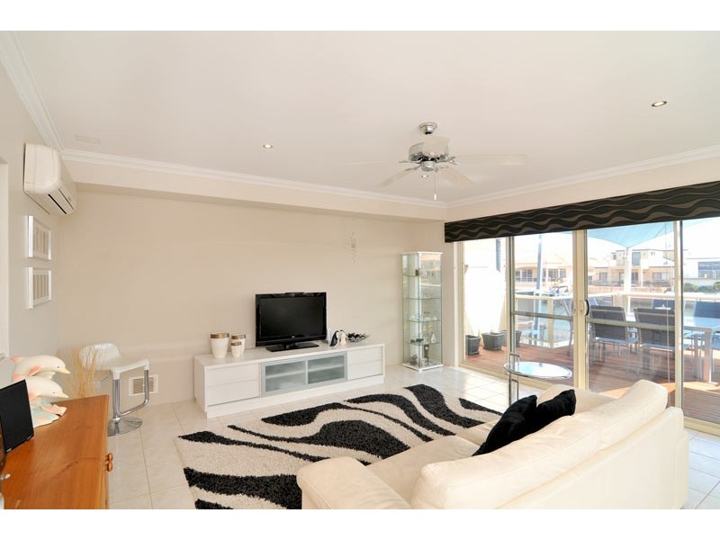 13 Starfire Close, Halls Head WA 6210