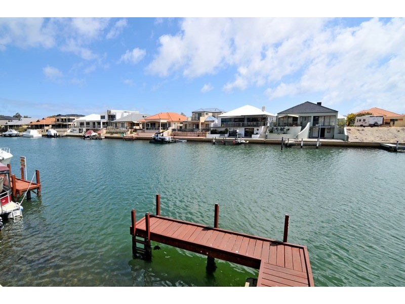 13 Starfire Close, Halls Head WA 6210