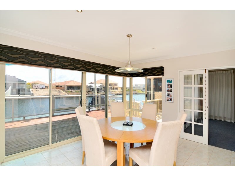 13 Starfire Close, Halls Head WA 6210