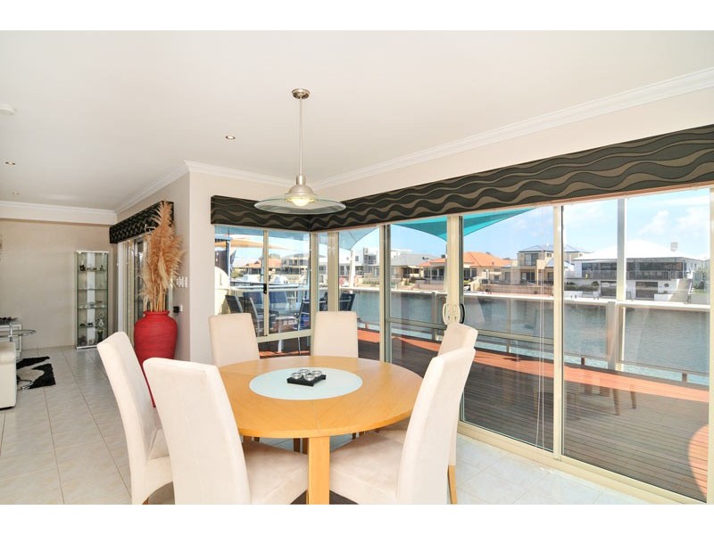 13 Starfire Close, Halls Head WA 6210