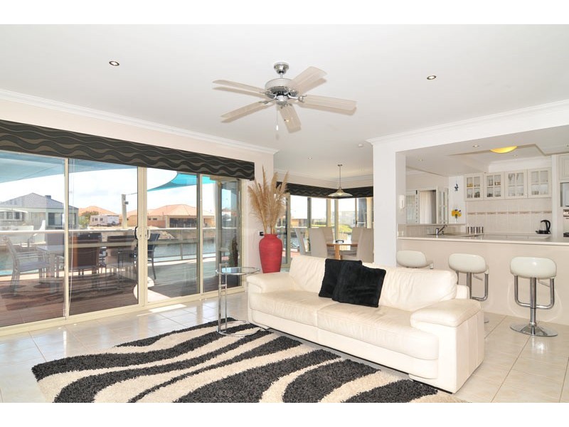 13 Starfire Close, Halls Head WA 6210