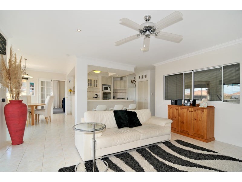 13 Starfire Close, Halls Head WA 6210