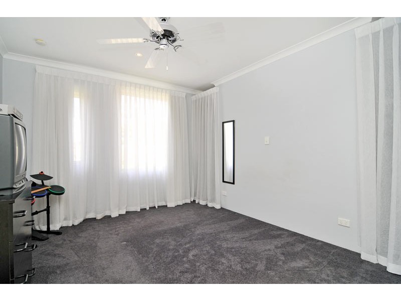 13 Starfire Close, Halls Head WA 6210