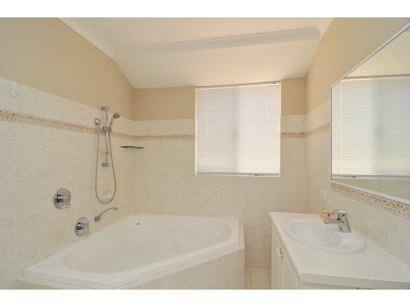 13 Starfire Close, Halls Head WA 6210
