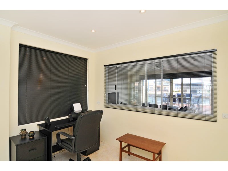 13 Starfire Close, Halls Head WA 6210