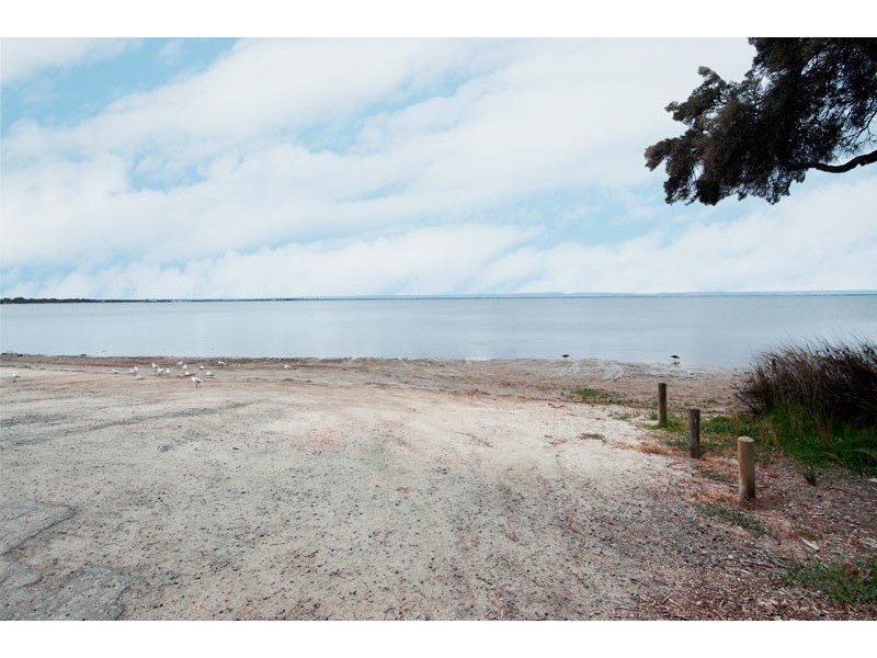 2 Illyarrie Avenue, Falcon WA 6210