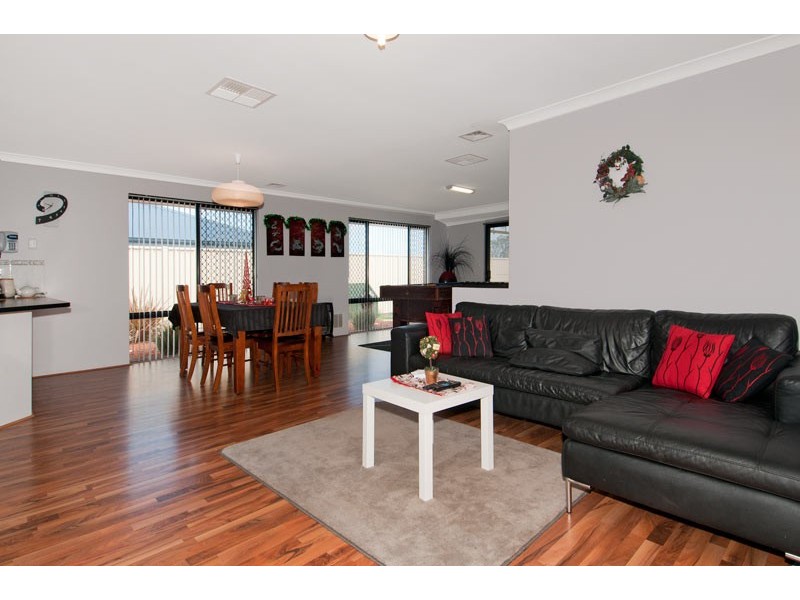 22 Highcliffe Circle, Lakelands WA 6180