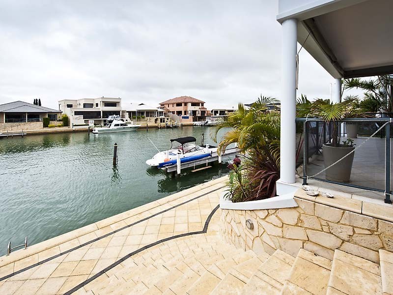 9 Santavea Mews, Halls Head WA 6210