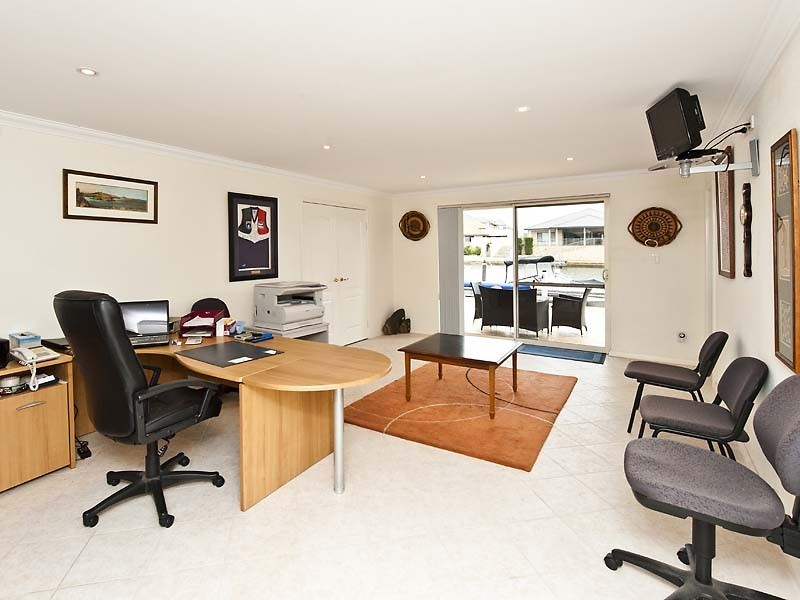 9 Santavea Mews, Halls Head WA 6210