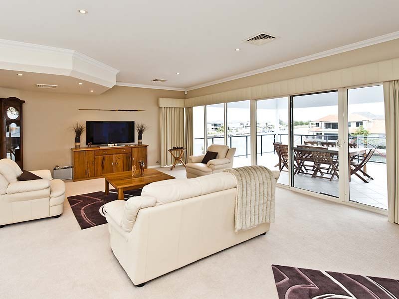 9 Santavea Mews, Halls Head WA 6210