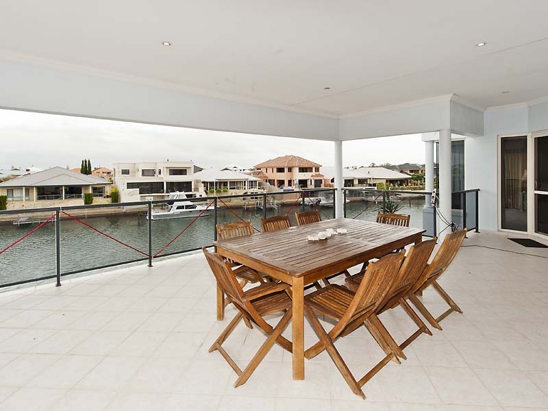 9 Santavea Mews, Halls Head WA 6210