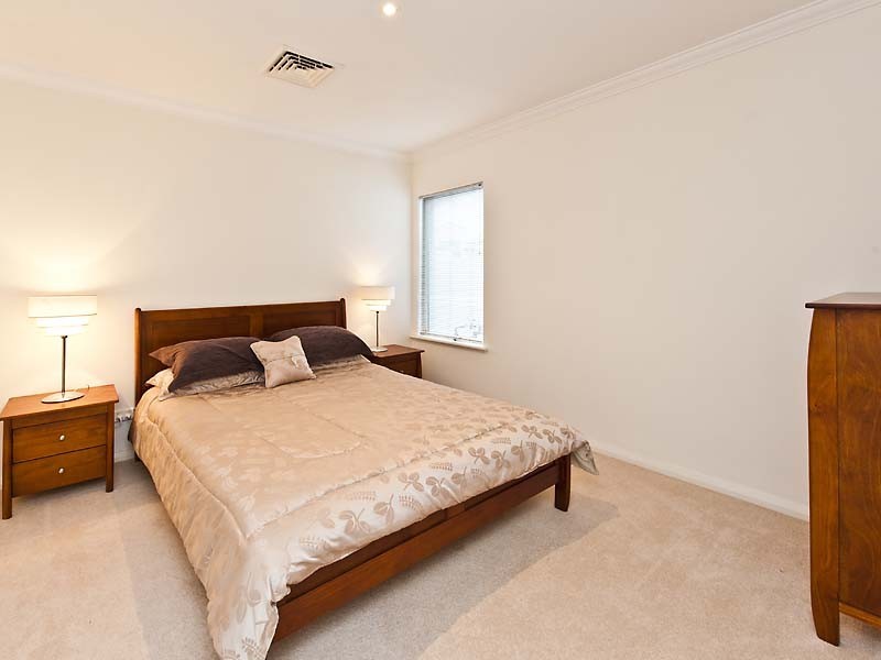 9 Santavea Mews, Halls Head WA 6210