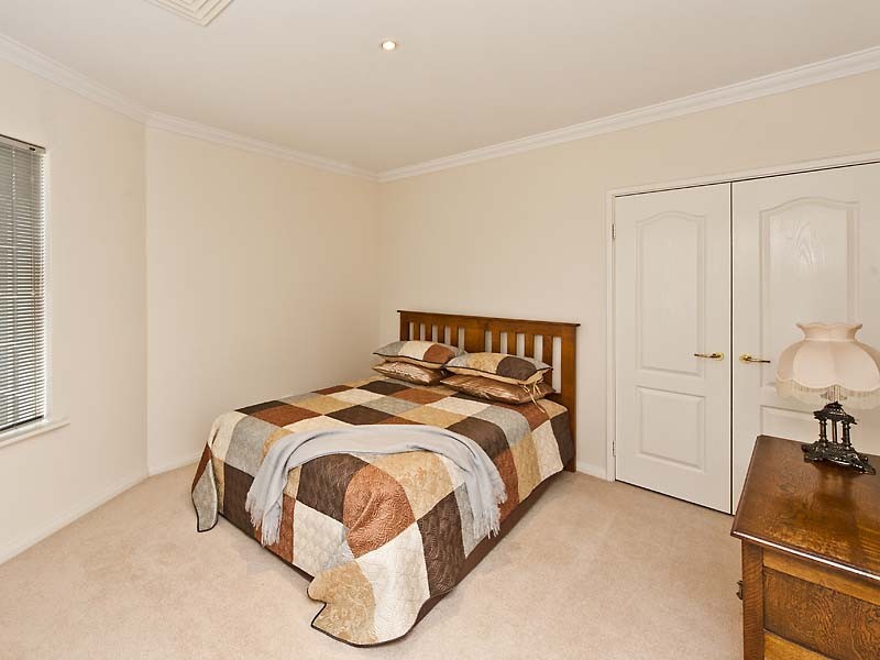 9 Santavea Mews, Halls Head WA 6210